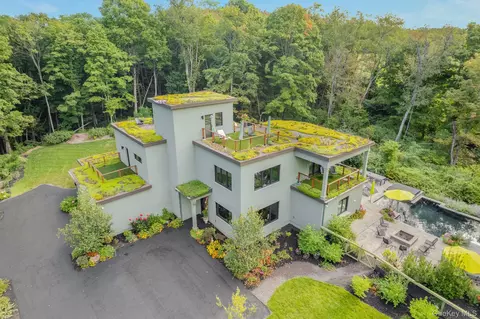 Exterior - 215 Smith Rd, Poughkeepsie, NY 12603 photo 1 of 8