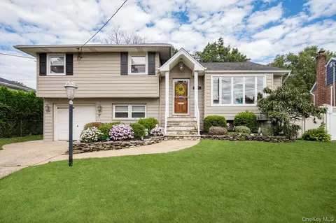 2877 Gerald Ct, North Bellmore, NY 11710