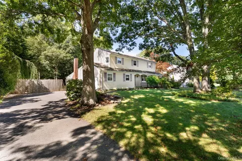 16 Heritage Pl S, Nesconset, NY 11767