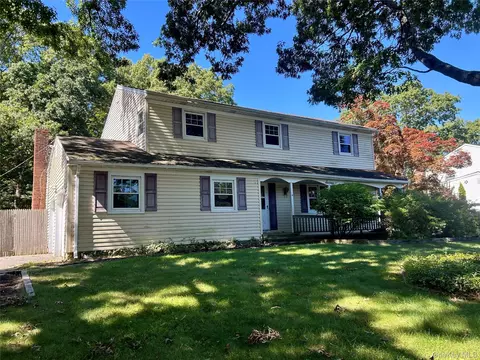 16 Heritage Pl S, Nesconset, NY 11767