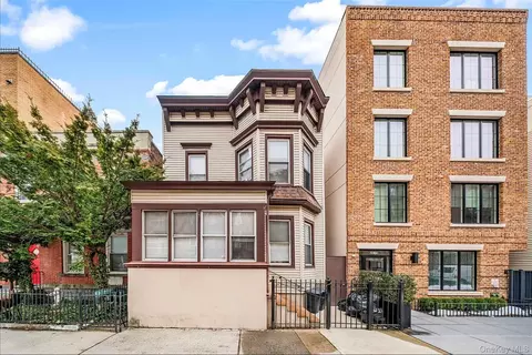 3071 32nd St, New York, NY 11102
