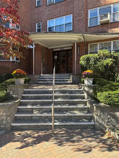 235 Garth Rd #A6G, Scarsdale, NY 10583