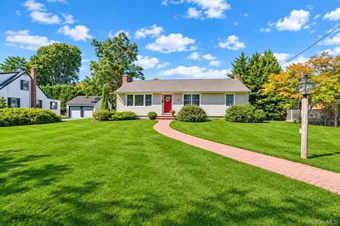 72 S Penataquit Ave, Bay Shore, NY 11706