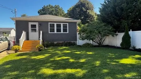 12 Chance Pl, West Babylon, NY 11704