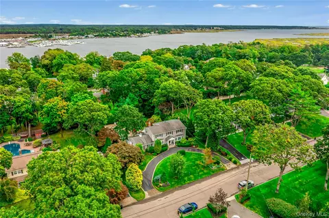 81 Widgeon Ct, Great River, NY 11739