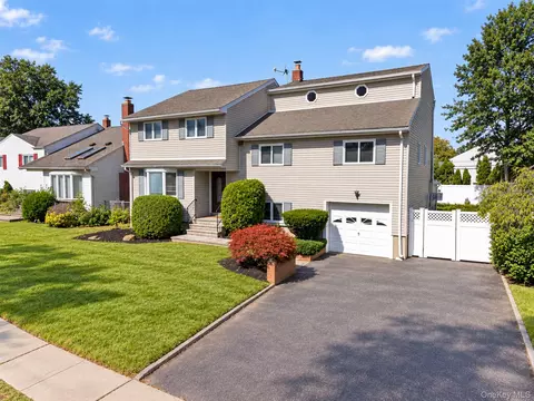 11 Lincrest St, Syosset, NY 11791