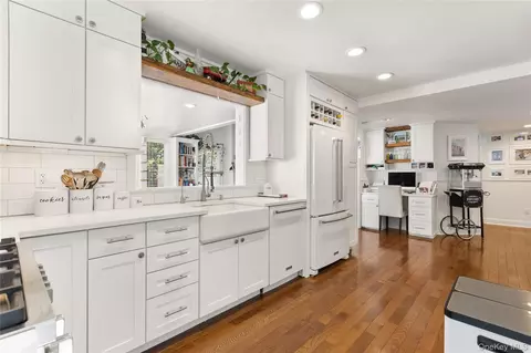 Kitchen - 124 Smith Ave, Islip, NY 11751 photo 2 of 2