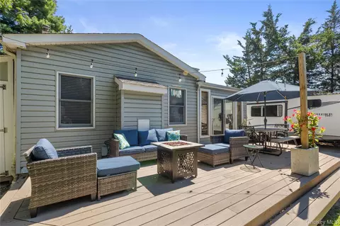 Exterior - 124 Smith Ave, Islip, NY 11751 photo 3 of 5