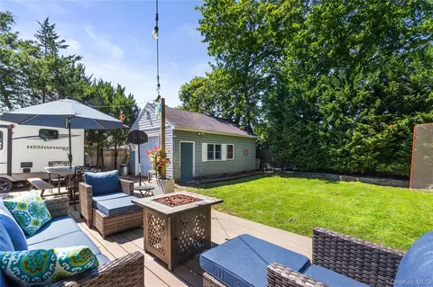 Exterior - 124 Smith Ave, Islip, NY 11751 photo 4 of 5
