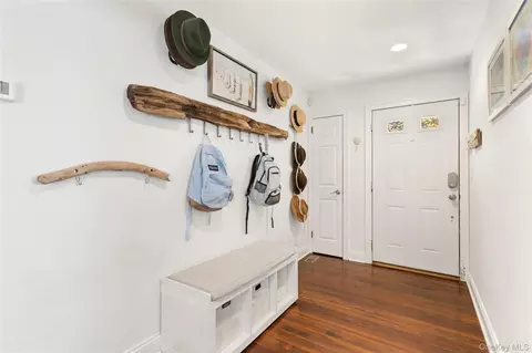 Entry Way - 124 Smith Ave, Islip, NY 11751 photo 2 of 2