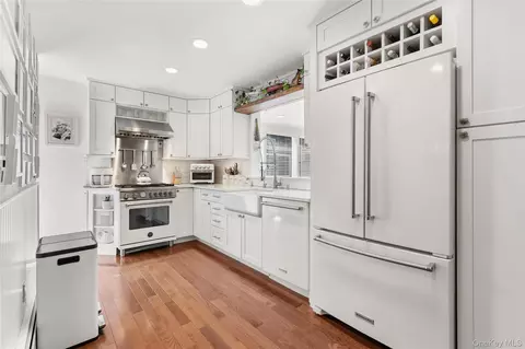 Kitchen - 124 Smith Ave, Islip, NY 11751 photo 1 of 2