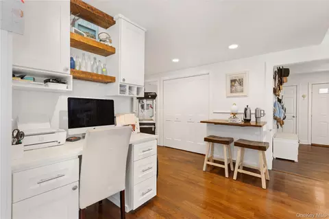 Entry Way - 124 Smith Ave, Islip, NY 11751 photo 1 of 2