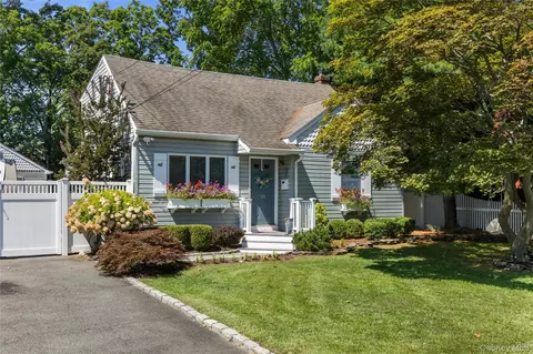 Exterior - 124 Smith Ave, Islip, NY 11751 photo 5 of 5