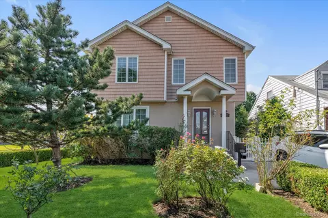 199 Royal Ave, North Hempstead, NY 11501
