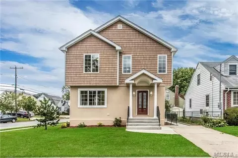 199 Royal Ave, North Hempstead, NY 11501