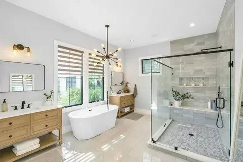 Bath - 712 Hubbard Ave, Riverhead, NY 11901 photo 3 of 4