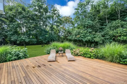 Exterior - 712 Hubbard Ave, Riverhead, NY 11901 photo 8 of 11