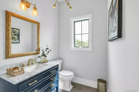 Bath - 712 Hubbard Ave, Riverhead, NY 11901 photo 2 of 4