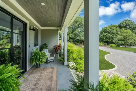 Exterior - 712 Hubbard Ave, Riverhead, NY 11901 photo 3 of 11