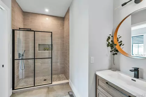 Bath - 712 Hubbard Ave, Riverhead, NY 11901 photo 1 of 4