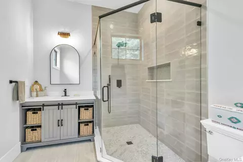 Bath - 712 Hubbard Ave, Riverhead, NY 11901 photo 4 of 4