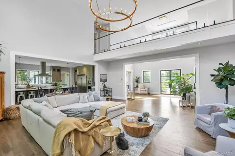 Living - 712 Hubbard Ave, Riverhead, NY 11901 photo 3 of 3