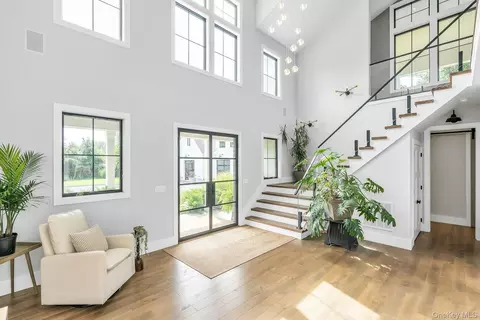 Entry Way - 712 Hubbard Ave, Riverhead, NY 11901 photo 2 of 2