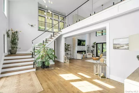 Entry Way - 712 Hubbard Ave, Riverhead, NY 11901 photo 1 of 2