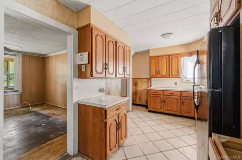 Entry Way - 102 Delafield St, Poughkeepsie, NY 12601 photo 2 of 4