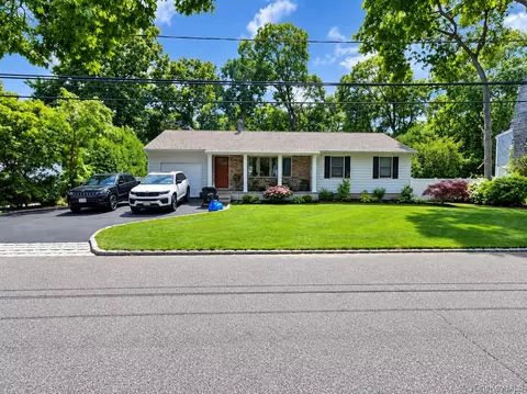 1026 Washington Ave, West Islip, NY 11795