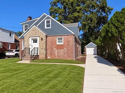 33 Carol St, West Hempstead, NY 11552