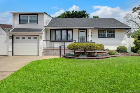 148 S Dean St, Hicksville, NY 11801