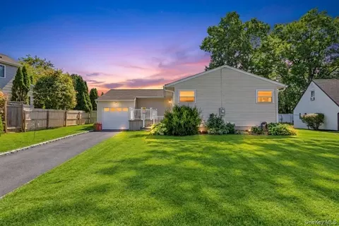 143 Stuyvesant Dr, Port Jefferson Station, NY 11776