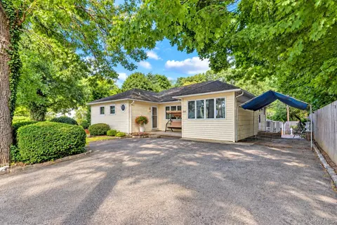 164 Landing Rd, Glen Cove, NY 11542