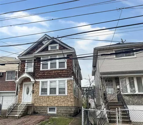 517 College Point Blvd, New York, NY 11356