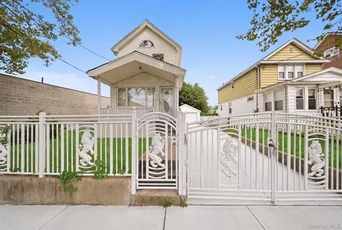 21615 113th Ave, New York, NY 11429