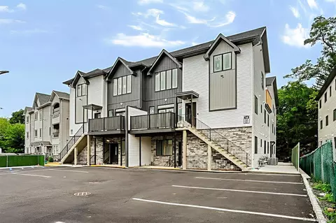 16 Phyllis Ter #302, Ramapo, NY 10952