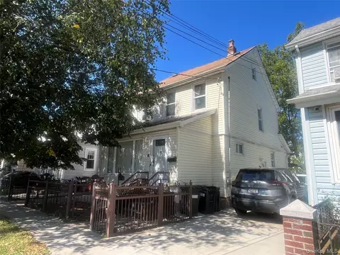 164-33 77th Ave, New York, NY 11366