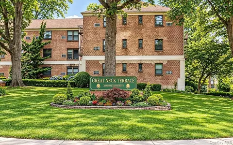 13 Terrace Cir #2B, North Hempstead, NY 11021