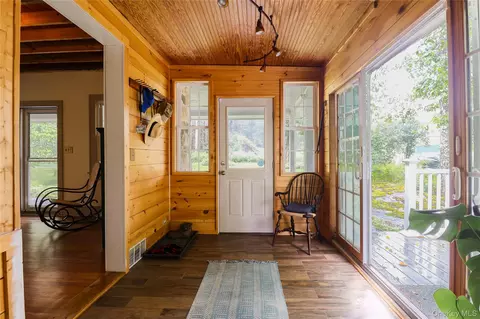 Entry Way - 54 Devany Rd, Ferndale, NY 12734 photo 3 of 5