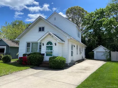 39 Munson Pl, East Rockaway, NY 11518