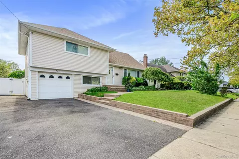 77 Concord Ave, Oceanside, NY 11572