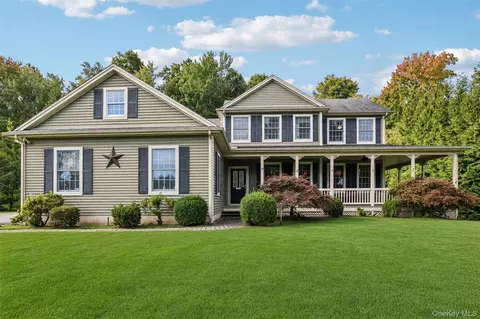 42 Somerset Ln, Warwick, NY 10990