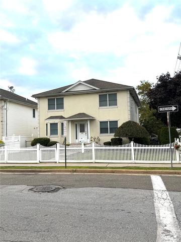 64 Cottage Pl, North Hempstead, NY 11501