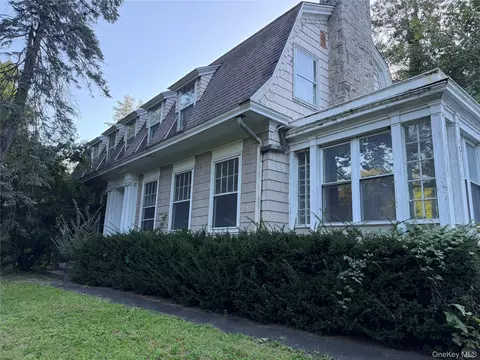 29 Woodland Pl, White Plains, NY 10606