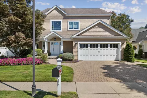 14 Esmond Ave, Melville, NY 11747
