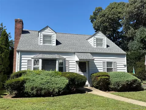111 King St, Malverne, NY 11565
