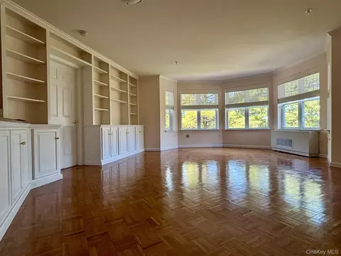 Living - 311 Sutton Dr #311, Mount Kisco, NY 10549 photo 2 of 5