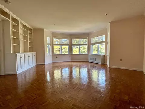 Living - 311 Sutton Dr #311, Mount Kisco, NY 10549 photo 1 of 5