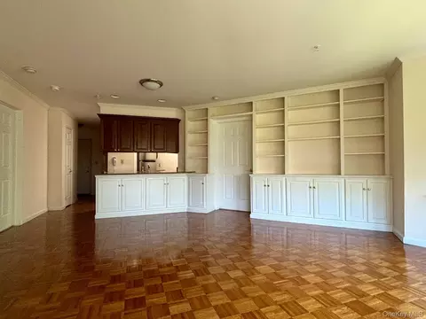 Living - 311 Sutton Dr #311, Mount Kisco, NY 10549 photo 3 of 5